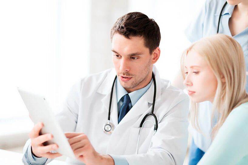 consulta cun médico para a dor lumbar